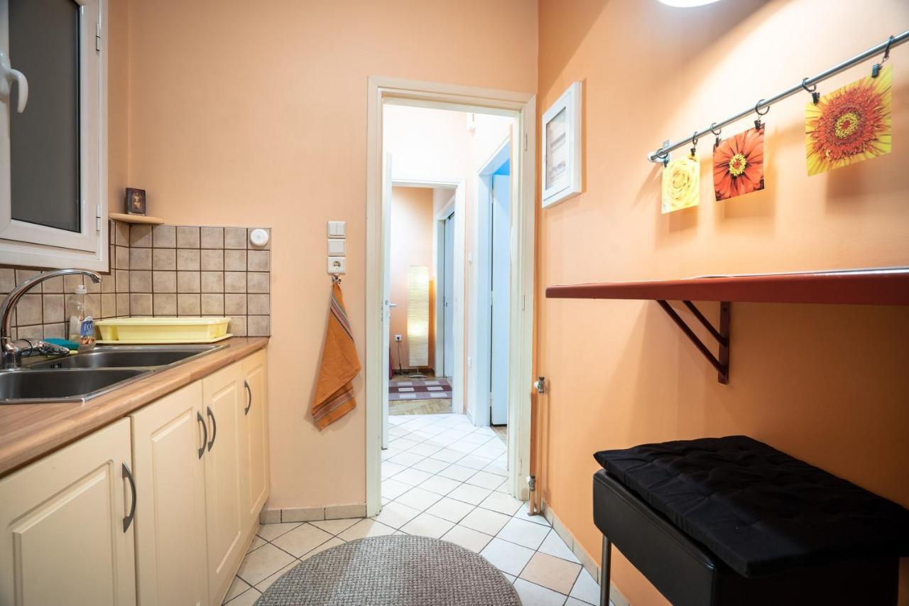Victoria Train Station 1 Bedroom 5 Pers Афины Экстерьер фото