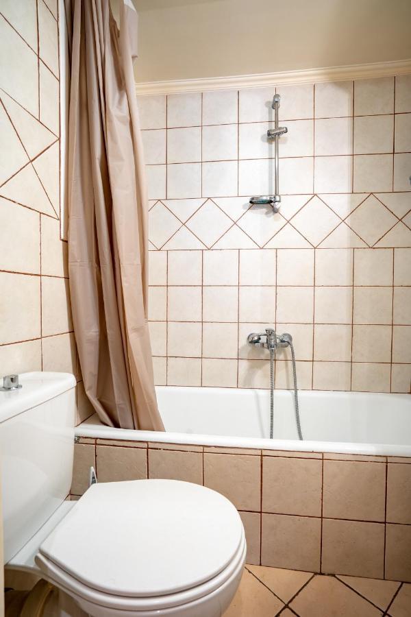 Victoria Train Station 1 Bedroom 5 Pers Афины Экстерьер фото
