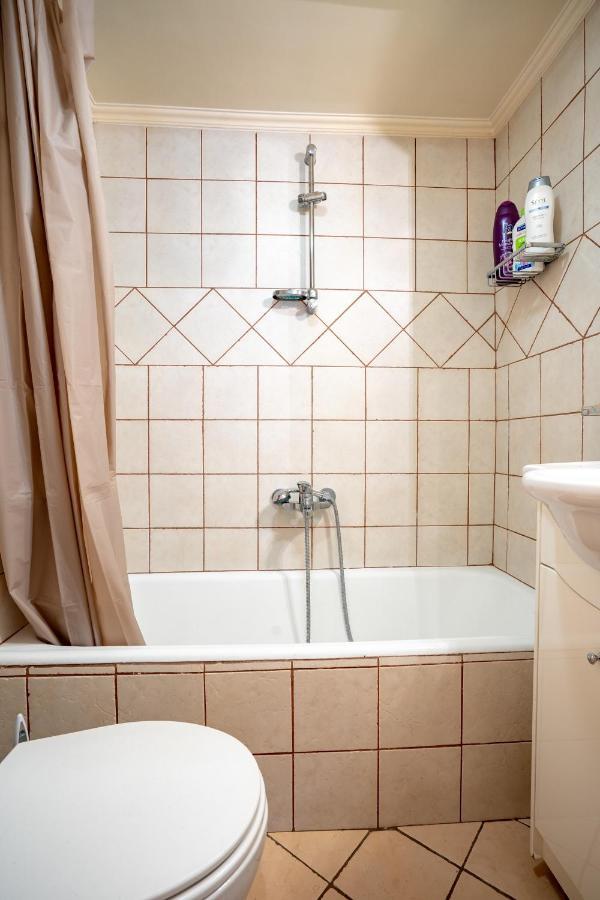 Victoria Train Station 1 Bedroom 5 Pers Афины Экстерьер фото